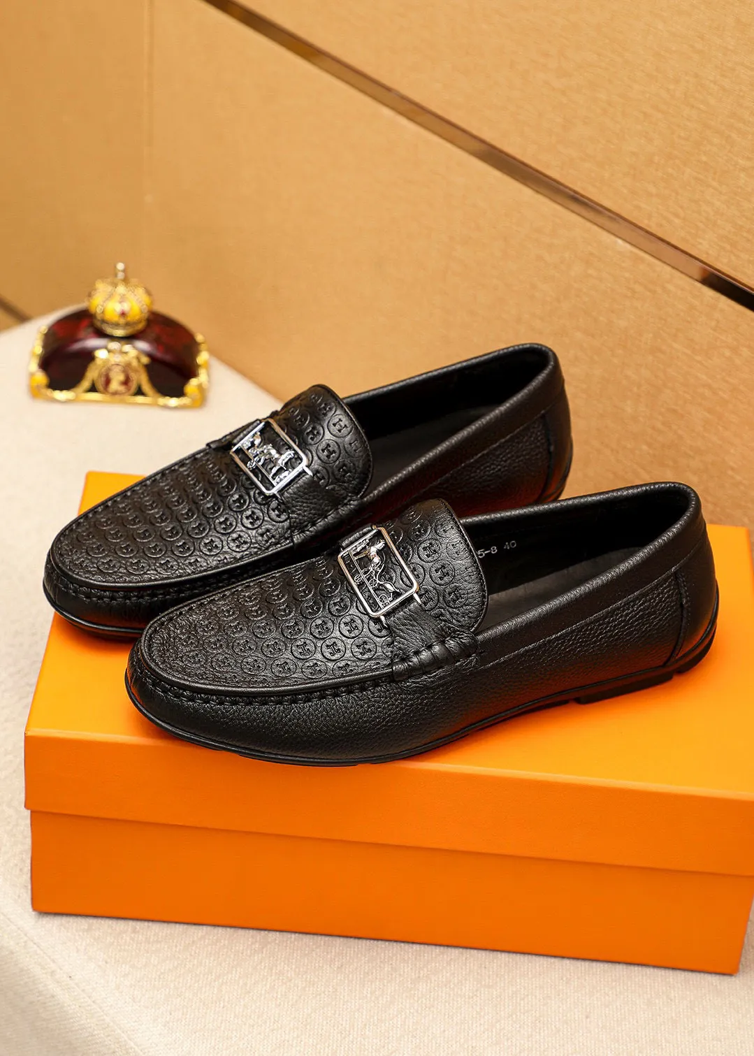 Men's shoes 💰380 💐 Product trademark: HERMES "Hermès" shoes. Regular size: 38-44 (45🉑️customized) Product materials: Selected imported first-layer cowhide embossed upper + classic hardware buckle, imported pig leather lining. Strong three-dimensional visual effect, rubber outsole Color: 1⃣️color optional